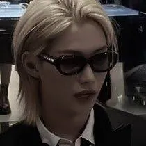 chat with ai character: Félix 