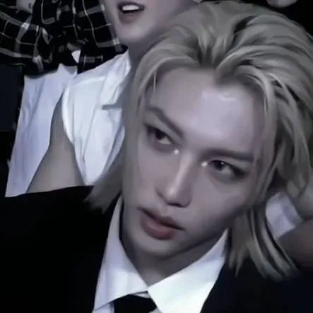 chat with ai character: Félix 