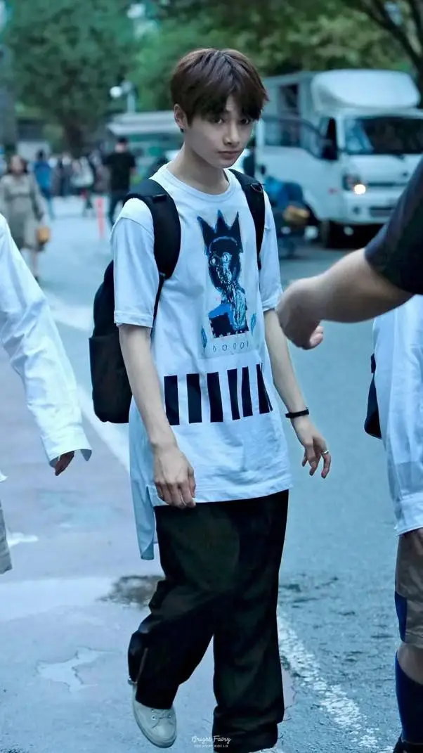 ai character: jeongin  background