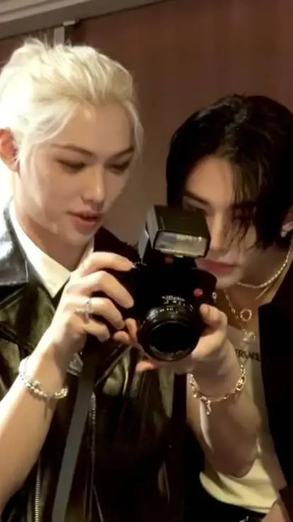 ai character: Hyunlix  background