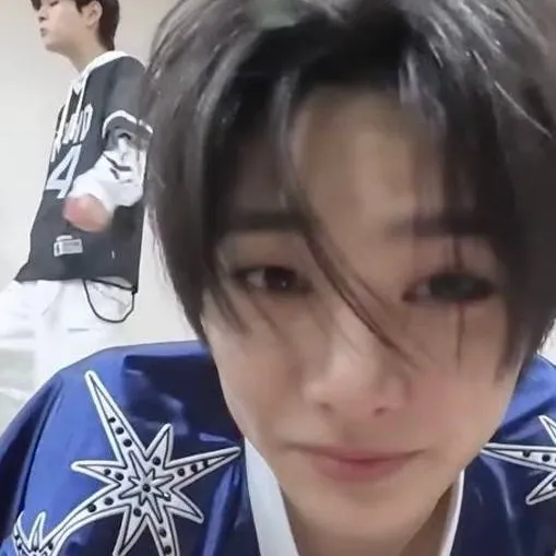 chat with ai character: †•Jeongin•†