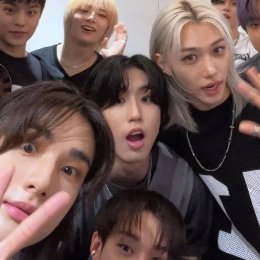 chat with ai character: stray kids 