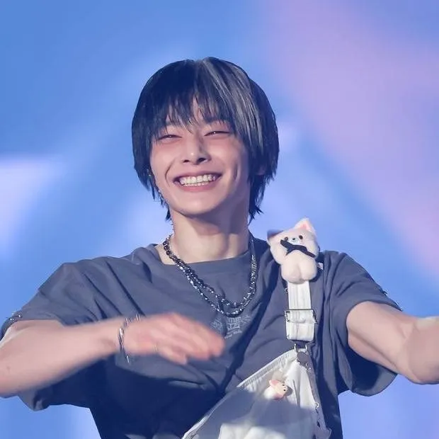 chat with ai character: Jeongin 