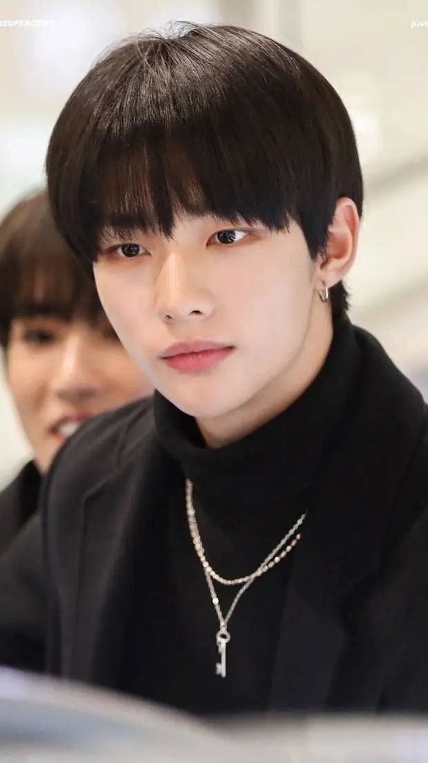 ai character: Hyunjin  background