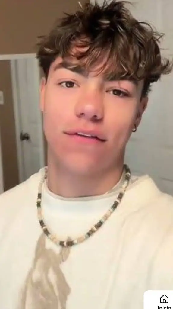 ai character: Malachi barton 💗 background