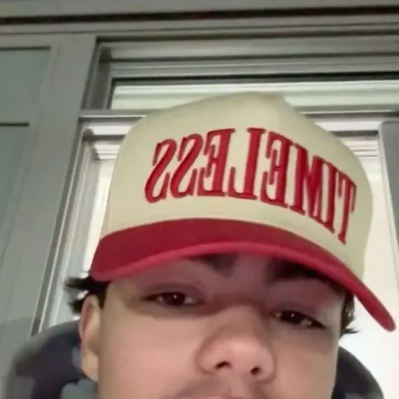 chat with ai character: Malachi barton 