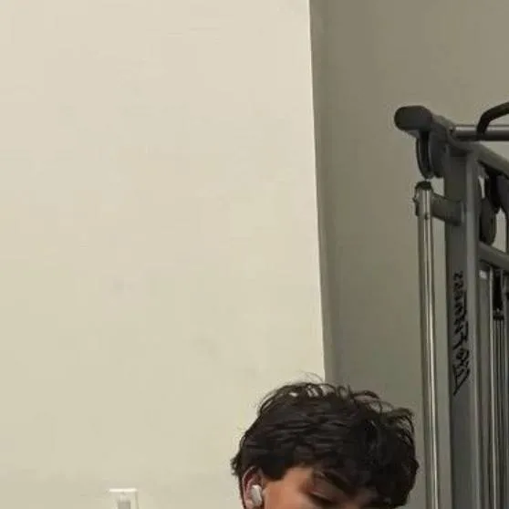 chat with ai character: Malachi barton 🍕😝💅