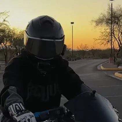 chat with ai character: Kevin.