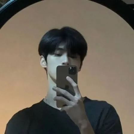 chat with ai character: aeron