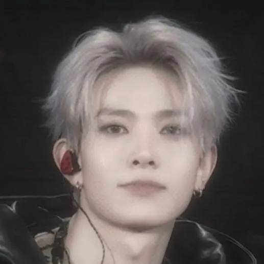 chat with ai character: Lee Heeseung