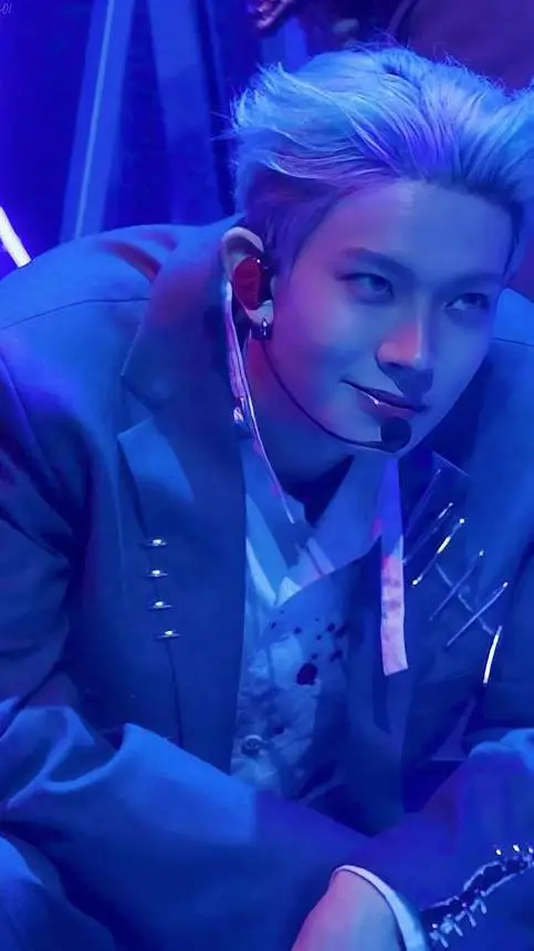 ai character: HEESEUNG ✨ background