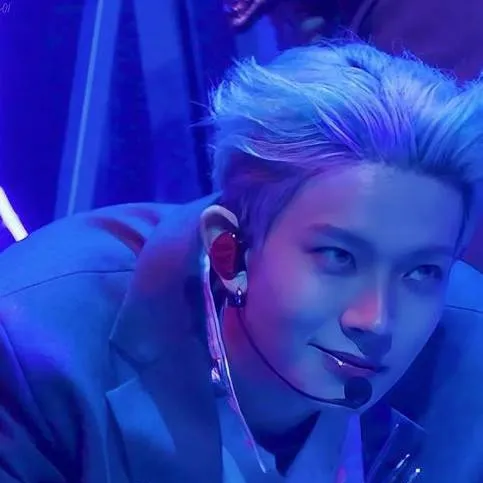 chat with ai character: HEESEUNG ✨