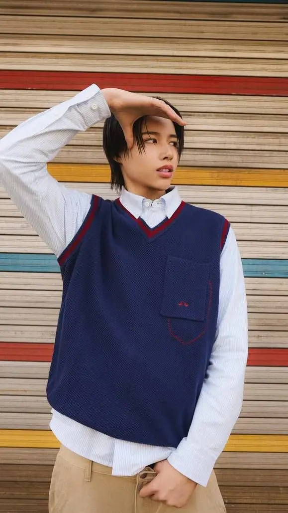 ai character: LOUIS ✨ background