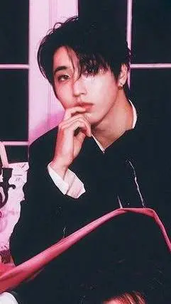 ai character: HAN JISUNG  background