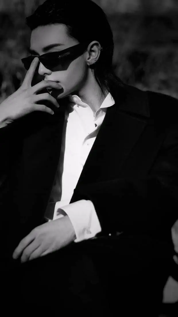 ai character: hwang Hyunjin  background