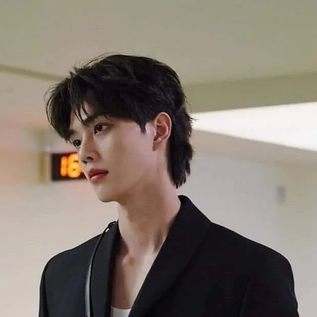 chat with ai character: Gu-won