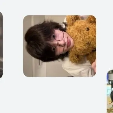 chat with ai character: hellooooo