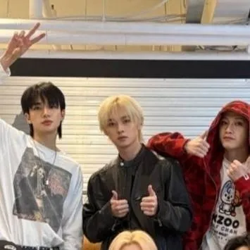 chat with ai character: straykids