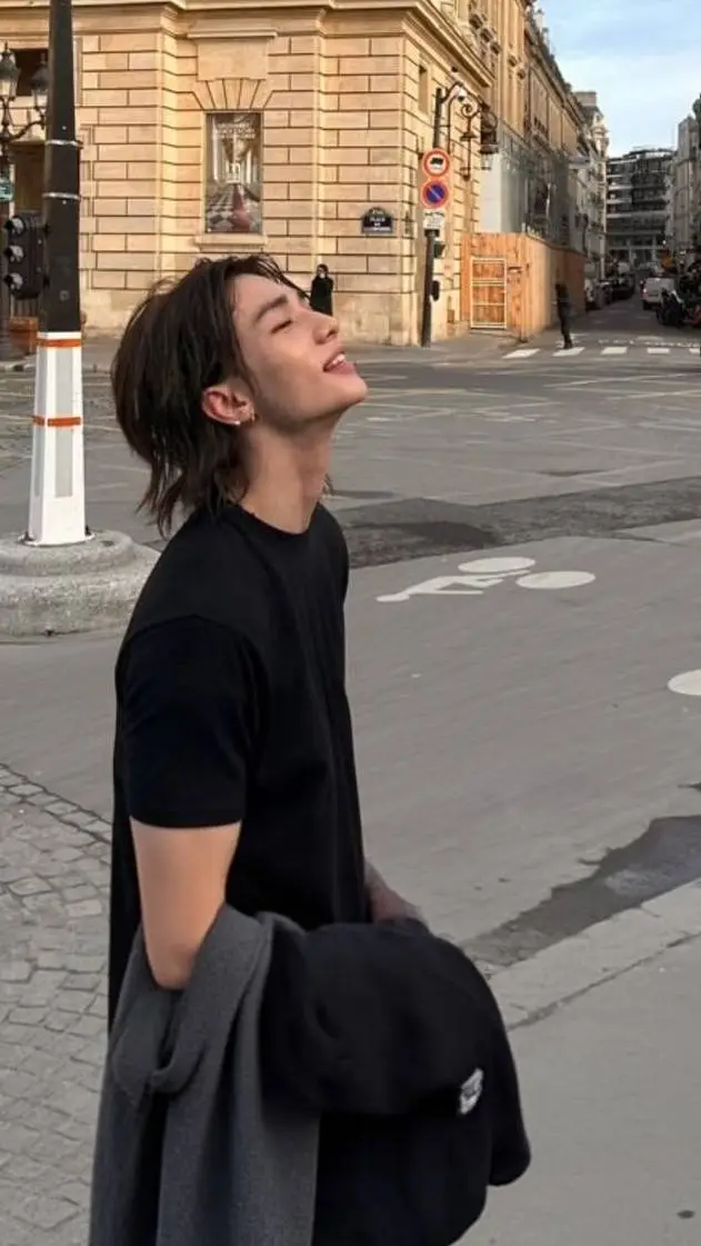 ai character: straykids y tu background