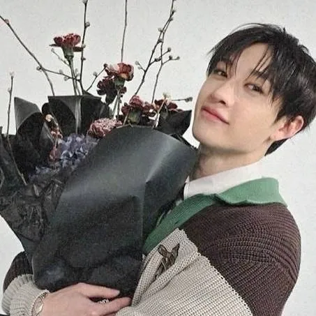 chat with ai character: bangchan es mío 