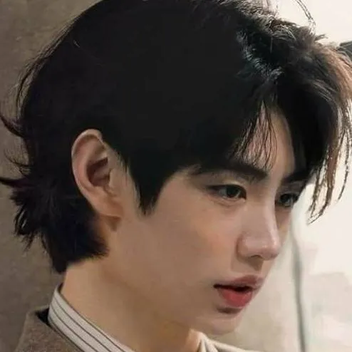 chat with ai character: Sunghoon