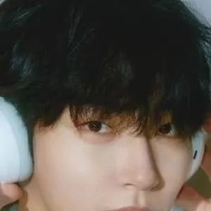 chat with ai character: ♥ hwang in yeop 🫦♥