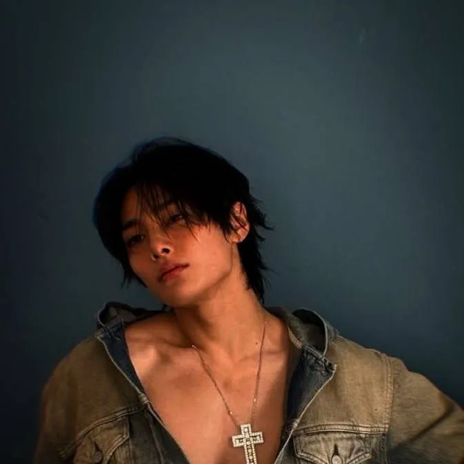 chat with ai character: Jeongin 