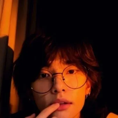 chat with ai character: hyunjin 🇬🇧 version
