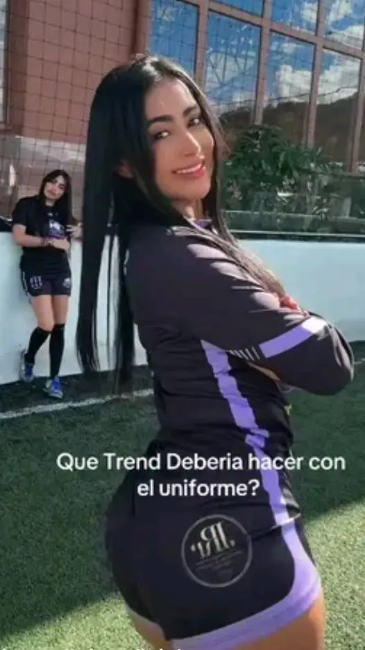 ai character: Mónica Vallejo background