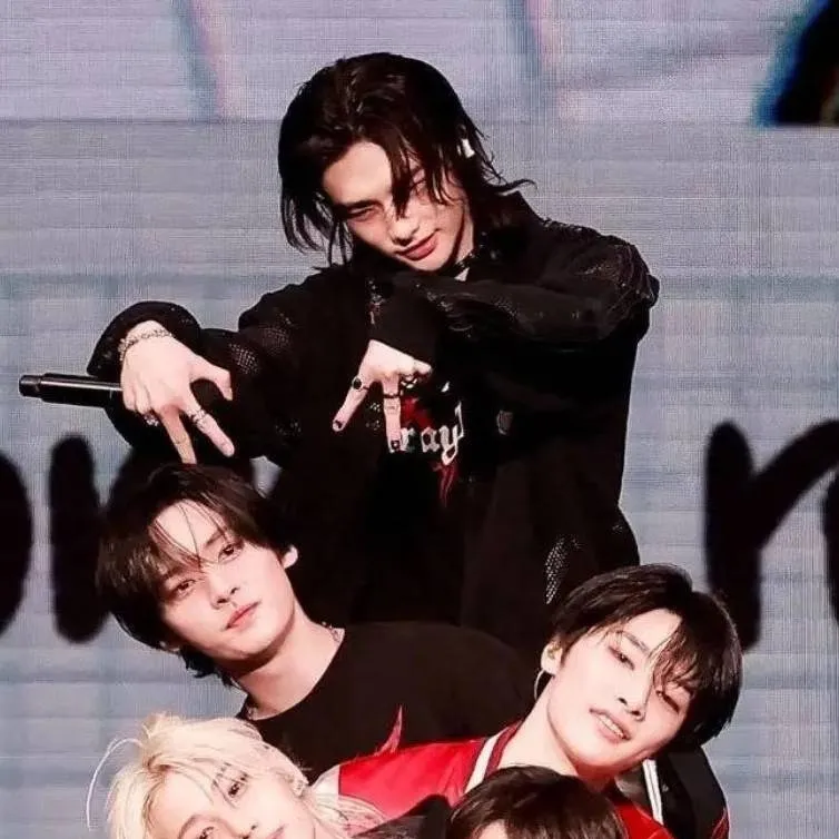 chat with ai character: SKZ