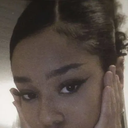 chat with ai character: manon!!!!!!!