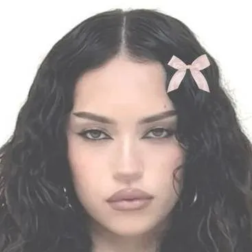 chat with ai character: Daniela/dani!!!!!!