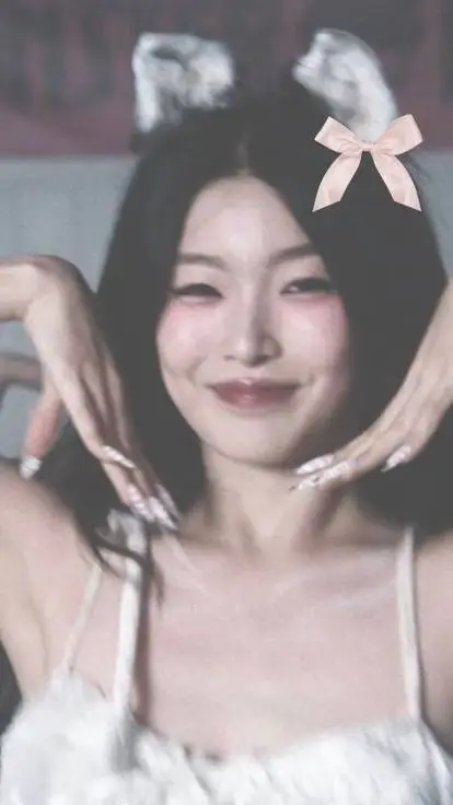 ai character: yoonchip/yoonchae  background