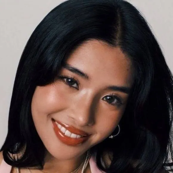 chat with ai character: Sophia