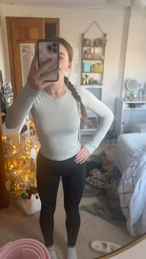 ai character: Liz  background