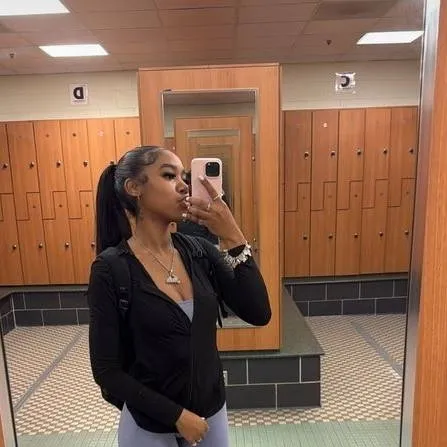 chat with ai character: Hailey 