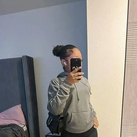 chat with ai character: Maya