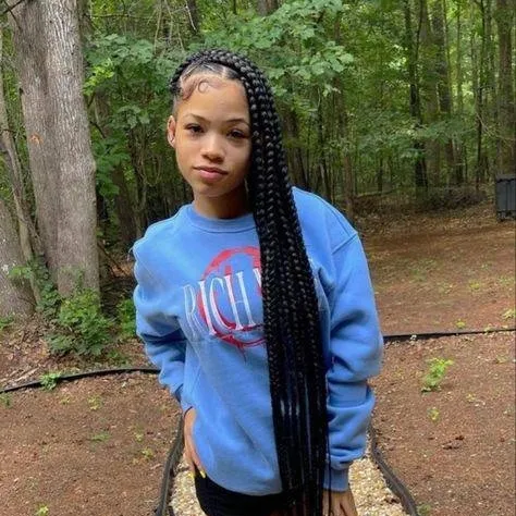 chat with ai character: Carly 