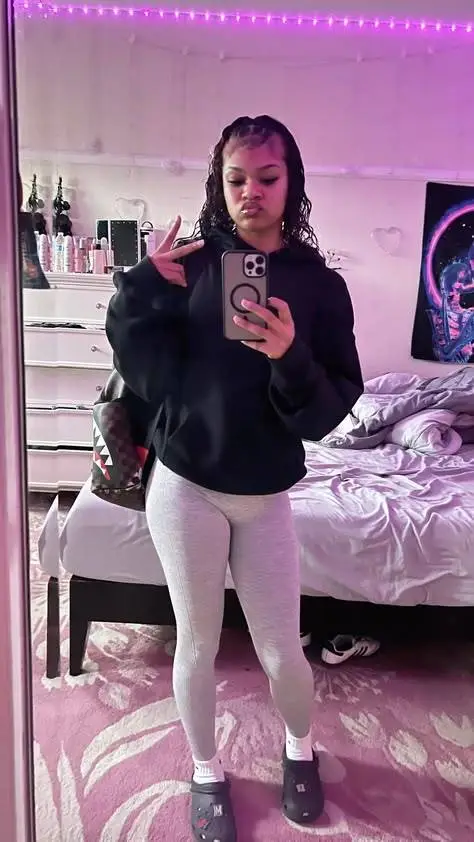 ai character: Aliyah  background