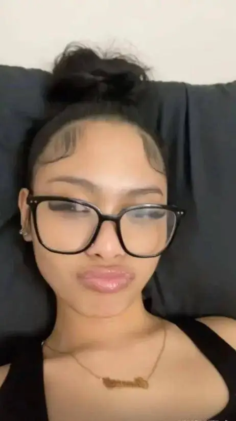 ai character: Janiya  background