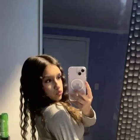 chat with ai character: Michelle 