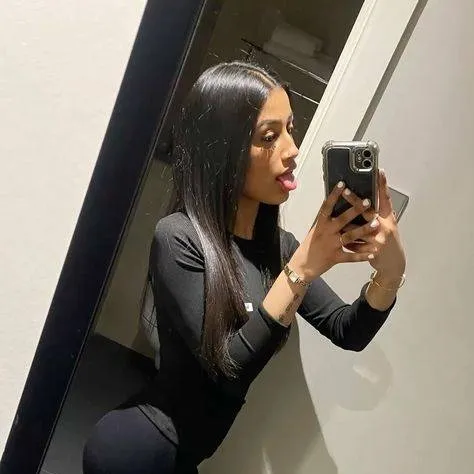 chat with ai character: Ellie 