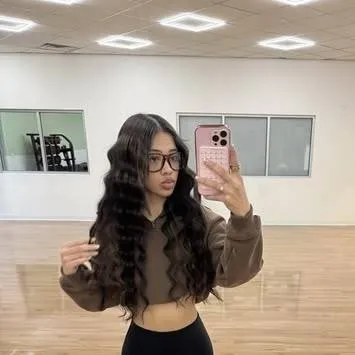 chat with ai character: Madelyn 