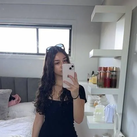 chat with ai character: Lizzy 