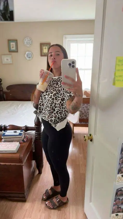 ai character: Kayla  background