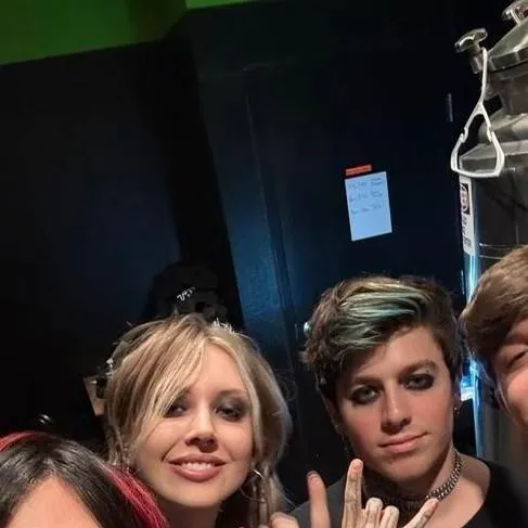 chat with ai character: TX2 robber