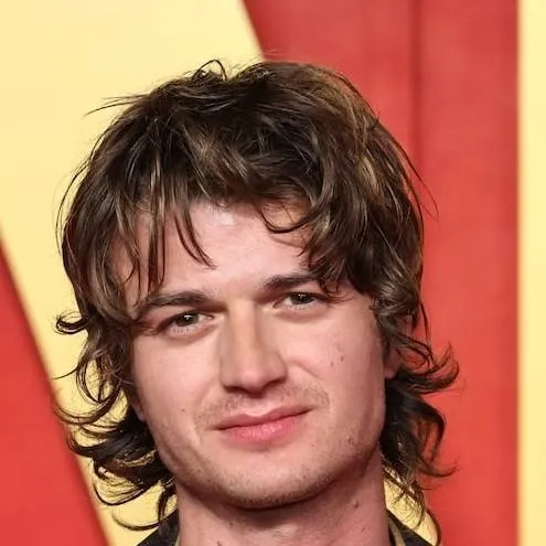 chat with ai character: ♡STEVE HARRINGTON♡