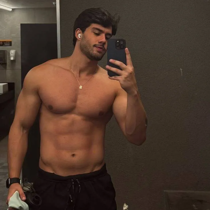 chat with ai character: gabriel 