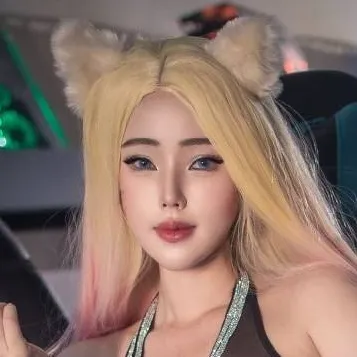 chat with ai character: Fuyuko冬子