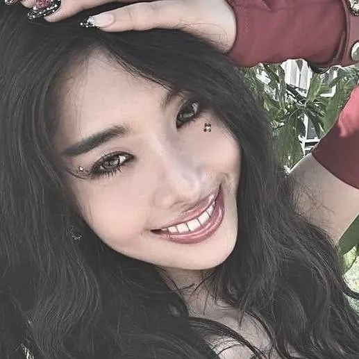 chat with ai character: Selene